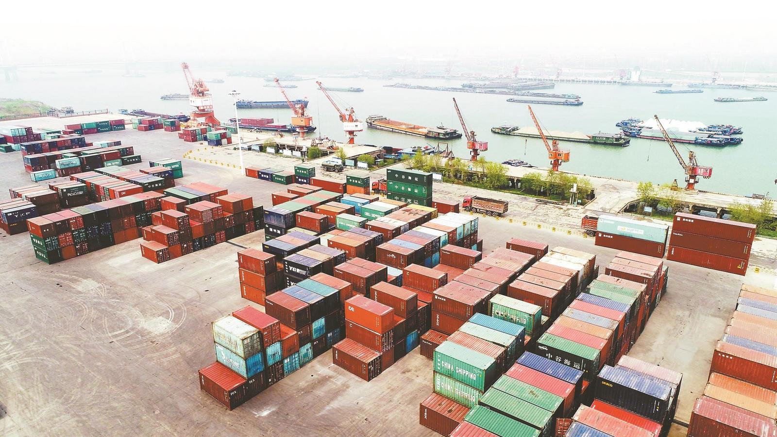 蚌埠港国际集装箱码头。通讯员 刘 晨 摄