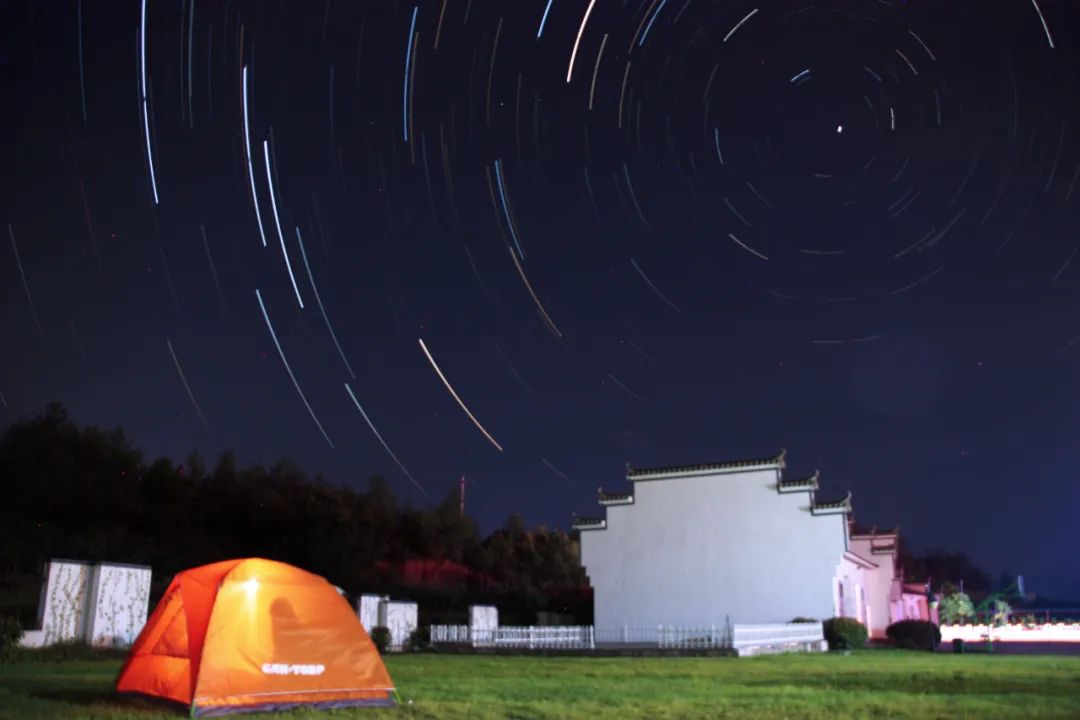 齊雲山服務區汽車營地星空