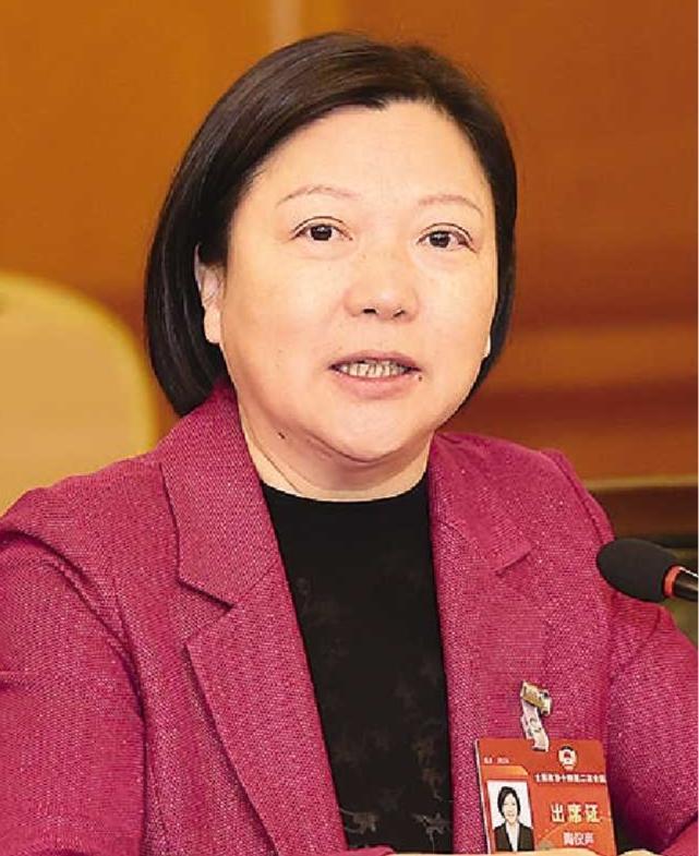 3月7日，住皖全国政协委员、省政协副主席陶仪声在小组讨论时发言。