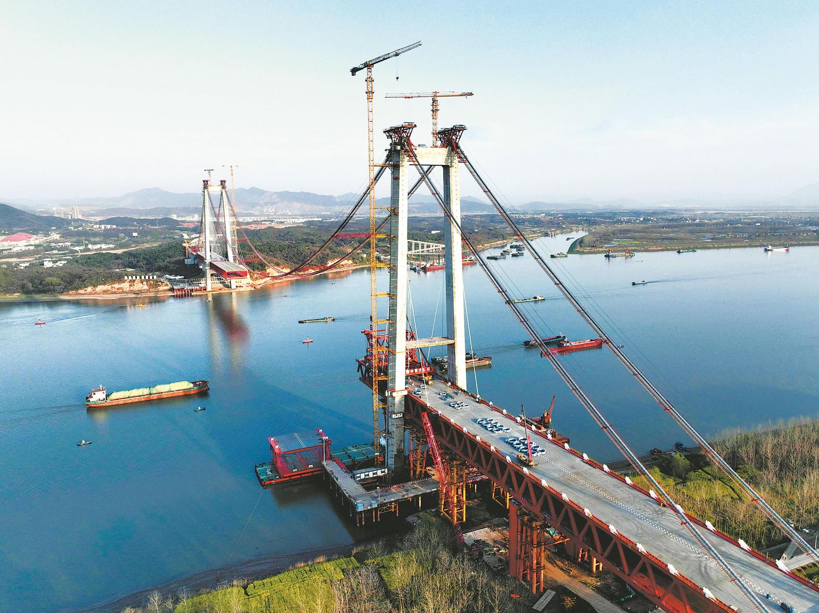 铜陵长江公铁大桥开启主跨钢梁施工