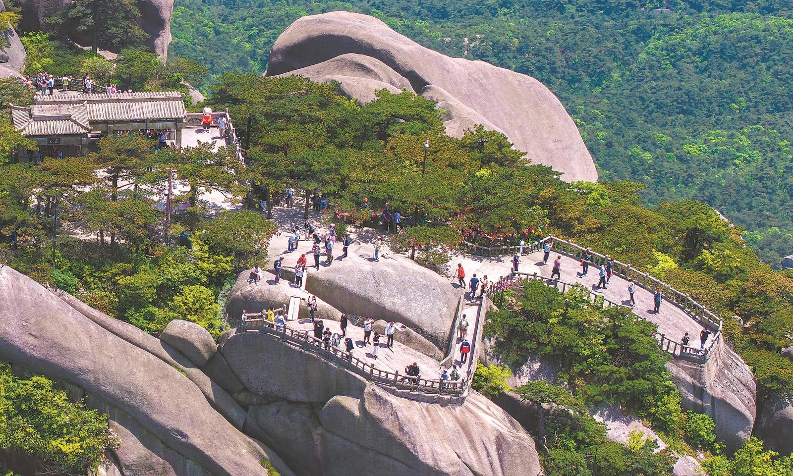 天柱山天池峰。